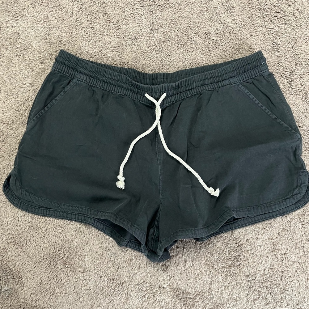 Aerie pull on shorts. Great condition. Size large